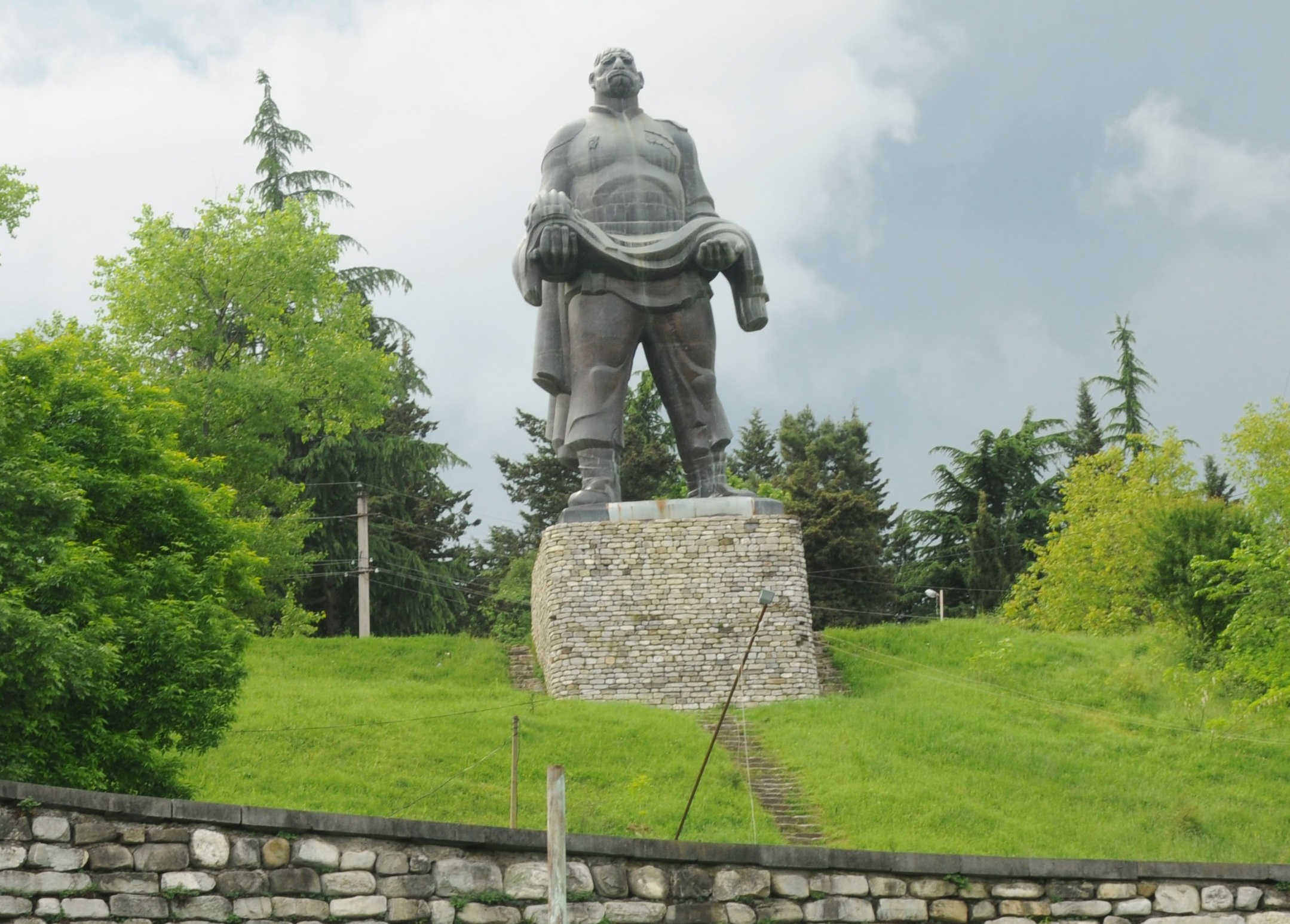 გურჯაანის  მუნიციპალიტეტის სოფელ ზემო კაჭრეთში  ფერმერებთან შეხვედრა სააგენტოს პროექტების შესახებ ინფორმაციის მიწოდების; ბეჭდური მასალების დარიგების, საჭიროებისამებრ სასოფლო-სამეურნეო ექსტენციის გაწევის და სოფლად მცხოვრები მოსახლეობის პრობლემების იდე