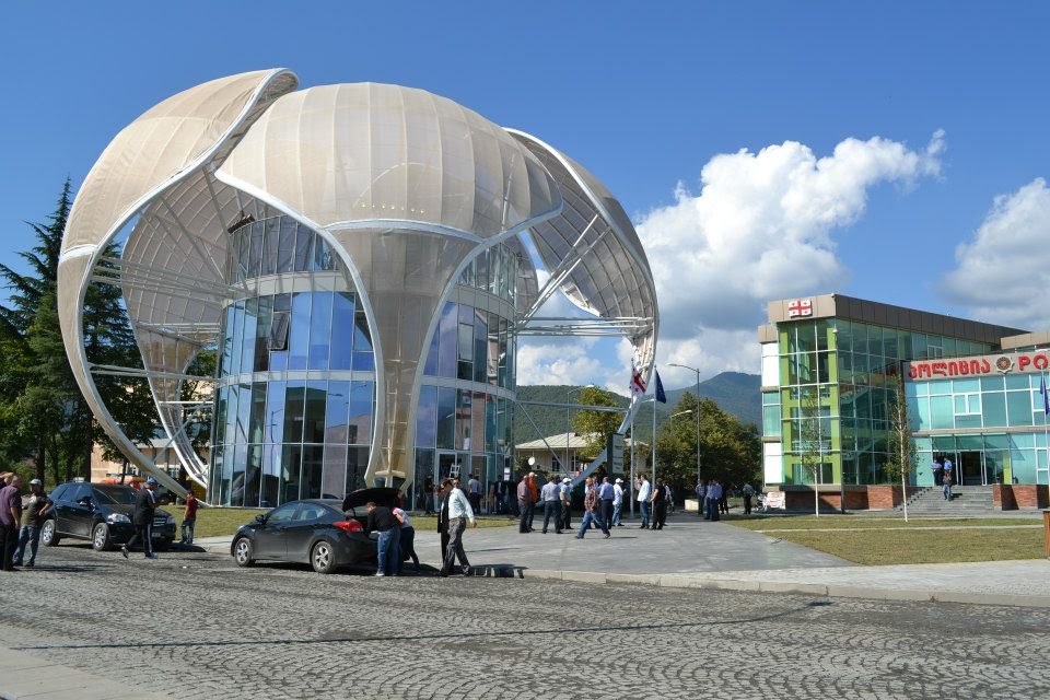 ყვარელის  მუნიციპალიტეტის სოფელ კუჭატანში ფერმერებთან შეხვედრა სააგენტოს პროექტების შესახებ ინფორმაციის მიწოდების; ბეჭდური მასალების დარიგების, საჭიროებისამებრ სასოფლო-სამეურნეო ექსტენციის გაწევის და სოფლად მცხოვრები მოსახლეობის პრობლემების იდენტიფიც