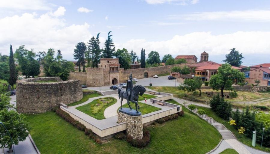 თელავის  მუნიციპალიტეტის სოფელ ლეჩურში ფერმერებთან შეხვედრა სააგენტოს პროექტების შესახებ ინფორმაციის მიწოდების; ბეჭდური მასალების დარიგების, საჭიროებისამებრ სასოფლო-სამეურნეო ექსტენციის გაწევის და სოფლად მცხოვრები მოსახლეობის პრობლემების იდენტიფიცირე